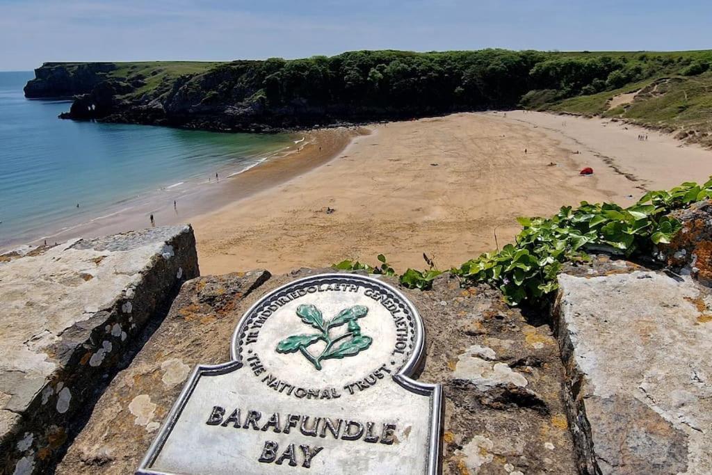 Sea View Luxury 5 Star Cottage Near Milford Marina Milford Haven Exterior photo